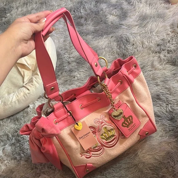 SOLD Viral rare juicy couture daydreamer tote - Picture 1 of 4